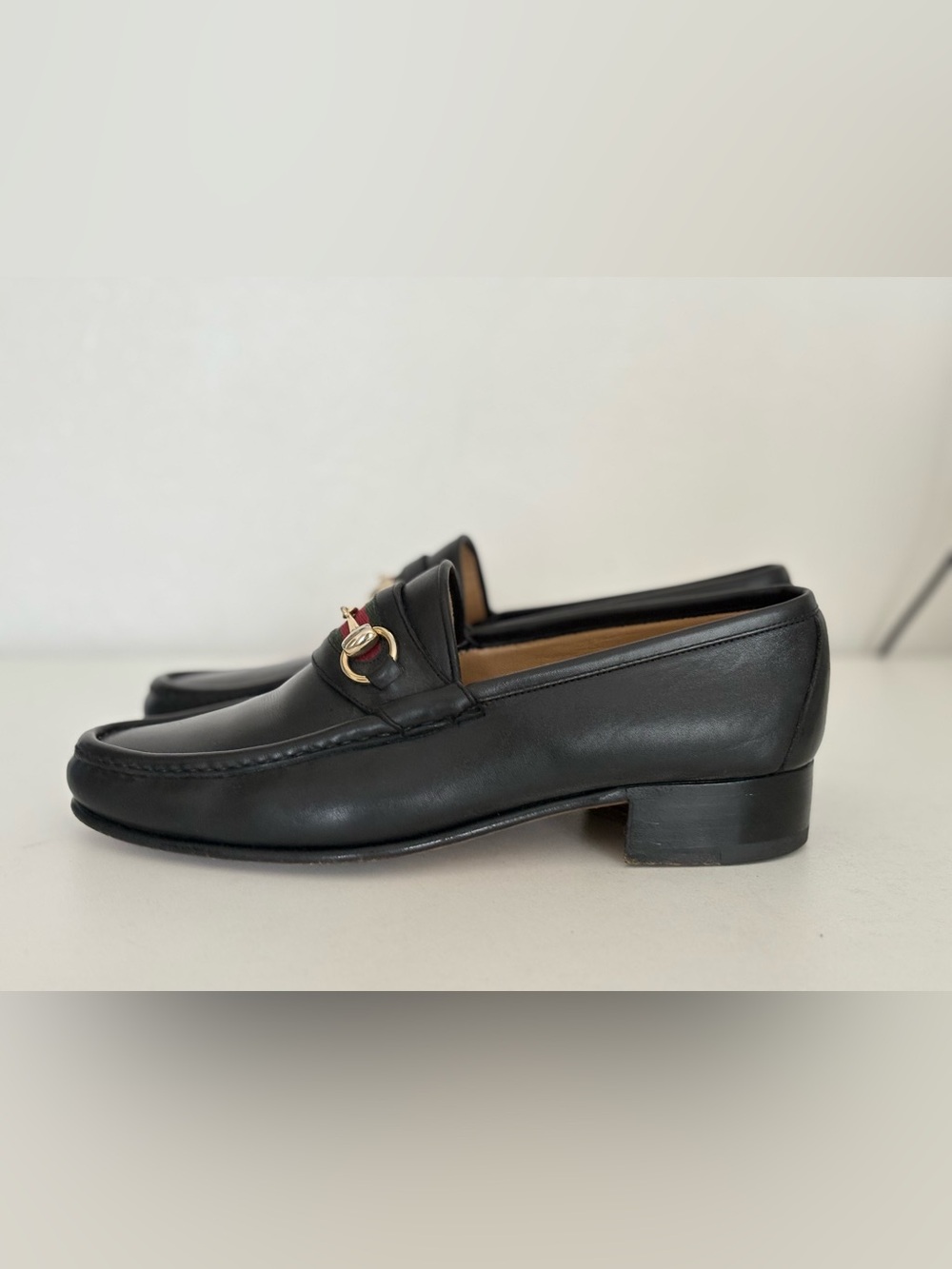 Gucci Black Leather Loafers with Red & Green Web and Gold Horsebit - Picture 2 of 13